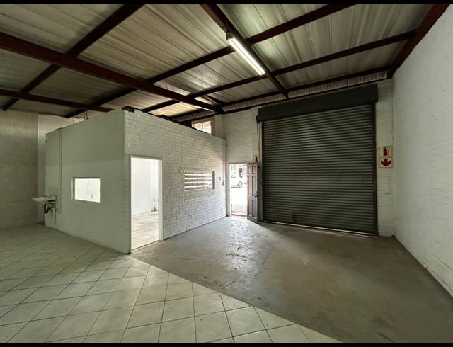 150M² WAREHOUSE TO LET IN WYNBERG